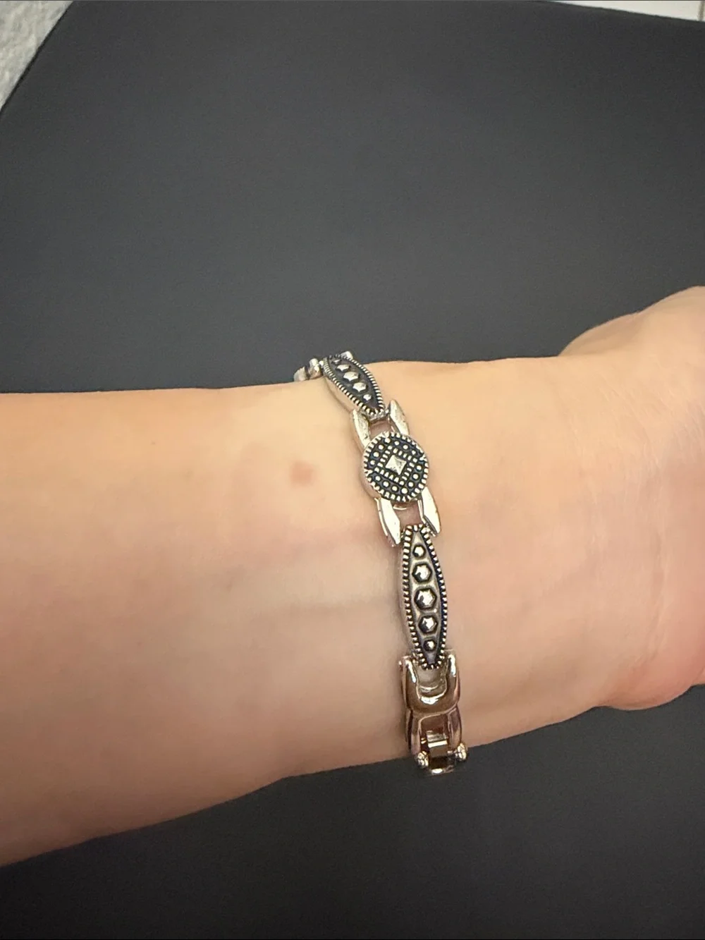 Silver-Tone Oval Vintage Bracelet Watch - Quartz